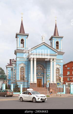 Kazan, Russia - 13 luglio 2018: La Parrocchia della Santa Croce (in russo: Римско-католический приход Воздвижения Святого Креста) è una chiesa cattolica che si oppone Foto Stock