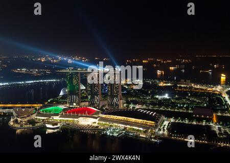 Marina South, Singapore - 5 settembre 2018: Veduta aerea di Marina Bay Sands e del Museo ArtScience di notte. Foto Stock