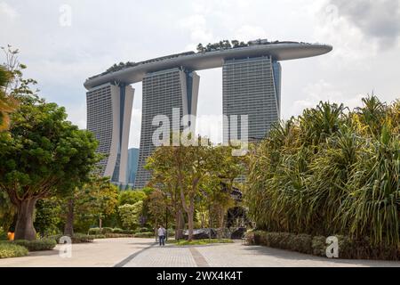 Marina South, Singapore - 5 settembre 2018: Giardini sulla baia con Marina Bay Sands. Foto Stock