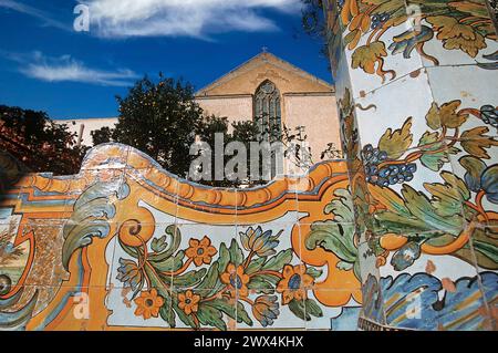 Italia Campania Napoli Monastero di Santa chiara, il Chiostro - ceramica Foto Stock