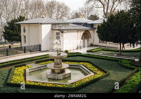 Fontana a più livelli al Palazzo Topkapı, Istanbul, Turchia Foto Stock