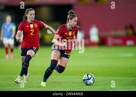 Siviglia, Spagna. 28 febbraio 2024. Siviglia, Spagna, 28 febbraio 2024: Athenea del Castillo (22 Spagna) controlla la palla durante la finale di UEFA Women Nations League 2024 tra Spagna e Francia allo stadio Olimpico di Siviglia, Spagna. (Daniela Porcelli/SPP) credito: SPP Sport Press Photo. /Alamy Live News Foto Stock