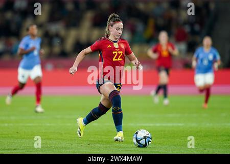 Siviglia, Spagna. 28 febbraio 2024. Siviglia, Spagna, 28 febbraio 2024: Athenea del Castillo (22 Spagna) controlla la palla durante la finale di UEFA Women Nations League 2024 tra Spagna e Francia allo stadio Olimpico di Siviglia, Spagna. (Daniela Porcelli/SPP) credito: SPP Sport Press Photo. /Alamy Live News Foto Stock