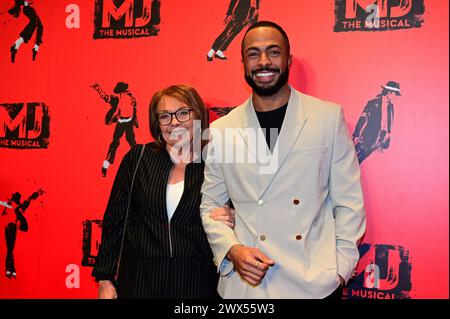 Londra, Regno Unito. 27 marzo 2024. Jason Michael Webb e Mamma partecipano alla serata di apertura della produzione britannica di Broadway - MJ The Musical al Prince Edward Theatre. Credito: Vedi li/Picture Capital/Alamy Live News Foto Stock