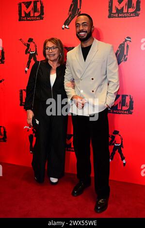 Londra, Regno Unito. 27 marzo 2024. Jason Michael Webb e Mamma partecipano alla serata di apertura della produzione britannica di Broadway - MJ The Musical al Prince Edward Theatre. Credito: Vedi li/Picture Capital/Alamy Live News Foto Stock