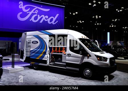 New York, Stati Uniti. 27 marzo 2024. Ford Transit van durante il giorno della stampa al New York International Auto Show il 27 marzo 2024 a New York. La mostra è stata inaugurata nel 1900 al New York Coliseum, trasferendosi al Javits Center 87 anni dopo, dove i produttori espongono i loro nuovi modelli e veicoli concept. (Foto di John Lamparski/NurPhoto) credito: NurPhoto SRL/Alamy Live News Foto Stock