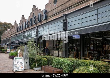 Tramsheds è un quartiere per la ristorazione e la vendita al dettaglio a Forest Lodge, Sydney, sede dell'ex deposito dei tram di rozelle, design industriale e chic, NSW, Australia, 2024 Foto Stock