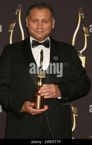 10 dicembre 2023, Beverly Hills, CA, USA: LOS ANGELES - 9 dicembre: Fabian Toro al decimo Annual Society of Voice Arts and Sciences Voice Awards Gala Winners Circle presso il Beverly Hilton Hotel il 9 dicembre 2023 a Beverly Hills, CA. (Credit Image: © Kay Blake/ZUMA Press Wire) SOLO PER USO EDITORIALE! Non per USO commerciale! Foto Stock