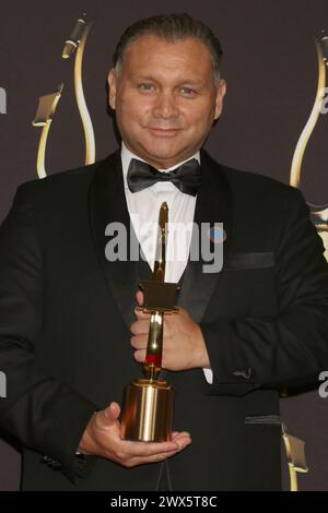 10 dicembre 2023, Beverly Hills, CA, USA: LOS ANGELES - 9 dicembre: Fabian Toro al decimo Annual Society of Voice Arts and Sciences Voice Awards Gala Winners Circle presso il Beverly Hilton Hotel il 9 dicembre 2023 a Beverly Hills, CA. (Credit Image: © Kay Blake/ZUMA Press Wire) SOLO PER USO EDITORIALE! Non per USO commerciale! Foto Stock