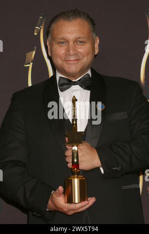 10 dicembre 2023, Beverly Hills, CA, USA: LOS ANGELES - 9 dicembre: Fabian Toro al decimo Annual Society of Voice Arts and Sciences Voice Awards Gala Winners Circle presso il Beverly Hilton Hotel il 9 dicembre 2023 a Beverly Hills, CA. (Credit Image: © Kay Blake/ZUMA Press Wire) SOLO PER USO EDITORIALE! Non per USO commerciale! Foto Stock