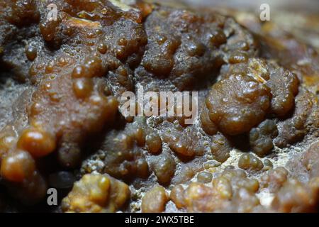 Buccia di sferulite di calcedonia su pietra selce Foto Stock