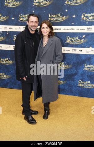 Anja Kling und Oliver Haas bei der „Chantal im Maerchenland“ Film Premiere AM 27.03.2024 a Berlino Foto Stock