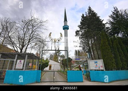 DAS Islamische Zentrum liegt in der Auensiedlung an der noerdlichen Stadtgrenze Muenchens, im Stadtteil Freimann. Moschee,Islam.Islamisten, *** il Centro Islamico si trova nella Auensiedlung, nella periferia settentrionale di Monaco, nel distretto della Moschea Freimann, Foto Stock