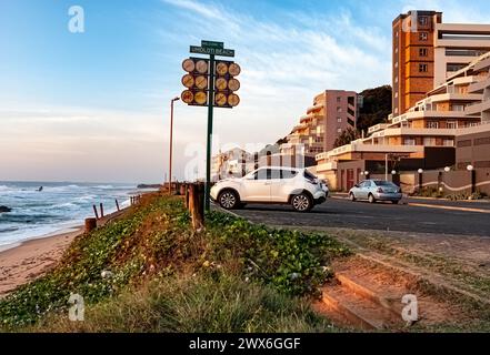 DURBAN, SUDAFRICA - 24 FEBBRAIO 2024: Umdloti Beachfront at Sunrise Foto Stock