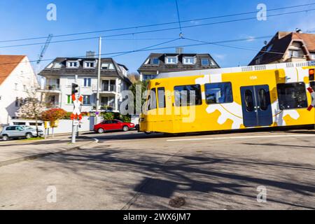 Zahnradbahn der Stuttgarter Straßenbahnen AG SSB. Im Volksmund wird die Bahn Zacke genannt, sie Gilt als ein Stuttgarter Wahrzeichen. // Stoccarda, Baden-Württemberg, Deutschland, 26.03.2024 *** ferrovia a cremagliera della Stuttgarter Straßenbahnen AG SSB popolarmente conosciuta come Zacke, è un punto di riferimento di Stoccarda Stoccarda, Baden Württemberg, Germania, 26 03 2024 Foto Stock