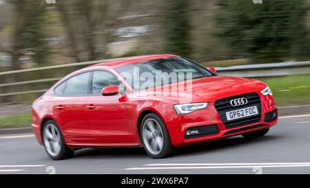 Milton Keynes, Regno Unito-26 marzo 2024: Vettura Audi A5 con motore diesel rosso 2012 su una strada britannica Foto Stock