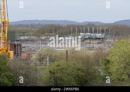 Slough, Berkshire, Regno Unito. 28 marzo 2024. Il trattamento delle acque reflue di Slough lavora a Slough, Berkshire. La possibilità che Thames Water venga nazionalizzata è aumentata notevolmente oggi, poiché gli azionisti della più grande compagnia idrica del Regno Unito si sono rifiutati di dare 500 milioni di sterline in finanziamenti di emergenza. Il CEO di Thames Water, Chris Weston, secondo quanto riferito, ha affermato che, se non si riesce a trovare un finanziamento entro la fine del 2024, vi era la prospettiva che la società entrasse in amministrazione speciale. Crediti: Maureen McLean/Alamy Live News Foto Stock