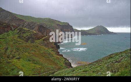 Un'area più orientale dell'isola di Madeira durante la giornata di tempesta Foto Stock