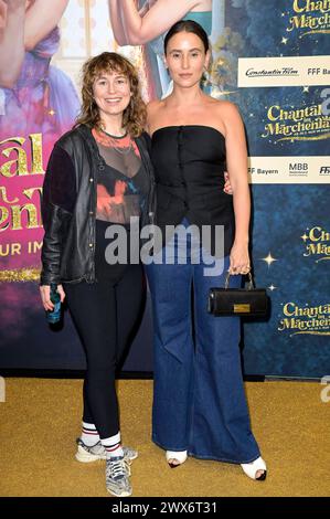 Ines Hollinger und Peri Baumeister bei der Premiere des Kinofilms Chantal im Märchenland im Zoo Palast. Berlino, 27.03.2024 *** Ines Hollinger e Peri Baumeister alla prima del film Chantal im Märchenland allo Zoo Palast Berlin, 27 03 2024 foto:XF.xKernx/xFuturexImagex chantal berlin 4365 Foto Stock