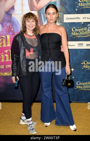 Ines Hollinger und Peri Baumeister bei der Premiere des Kinofilms Chantal im Märchenland im Zoo Palast. Berlino, 27.03.2024 *** Ines Hollinger e Peri Baumeister alla prima del film Chantal im Märchenland allo Zoo Palast Berlin, 27 03 2024 foto:XF.xKernx/xFuturexImagex chantal berlin 4366 Foto Stock