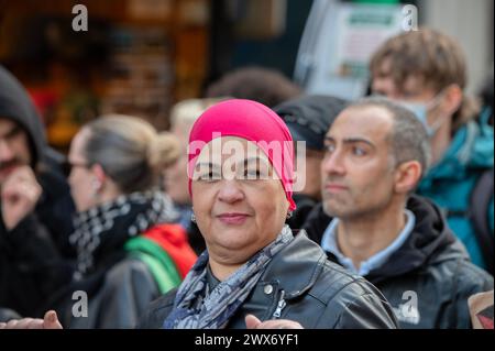 Khadija Hyati alla giornata internazionale contro il razzismo e la discriminazione del 21 marzo Comita ad Amsterdam Paesi Bassi 23-3-2024 Foto Stock