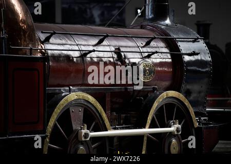 National Railway Museum, York. Marzo 2024 locomotiva a vapore e tender, n. 3, 'Coppernob', 0-4-0, per Furness Railway, progettato da e Bury, costruito da Bur Foto Stock