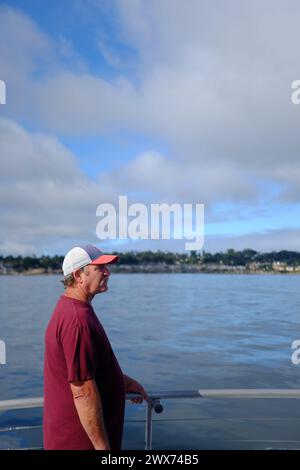 Una gita in barca vicino a Monterey, CALIFORNIA - avvistamento di balene e delfini Foto Stock