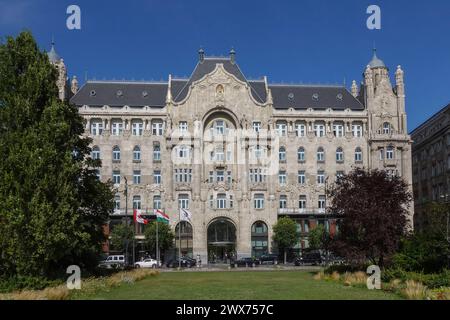 Ungheria, Budapest, il Palazzo Gresham è un esempio di architettura Art Nouveau. Completato nel 1906 come edificio per uffici e appartamenti, è oggi Foto Stock