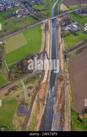 Luftbild, Emscherdeich mit gebrochenem Damm an der Emschermündung, zerstörte fehlende Eisenbahnbrücke, Baugebiet, Eppinghoven, Dinslaken, Nordrhein-Westfalen, Deutschland ACHTUNGxMINDESTHONORARx60xEURO *** Vista aerea, diga Emscher con argine rotto alla foce dell'Emscher, ponte ferroviario mancante distrutto, zona di costruzione, Eppinghoven, Dinslaken, Renania settentrionale-Vestfalia, Germania ATTENTIONxMINDESTHONORARx60xEURO Foto Stock