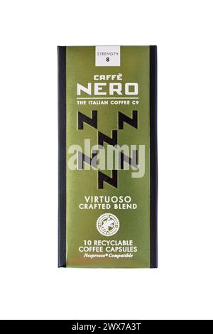 Scatola di capsule caffè Caffe Nero Virtuoso Coffee Blend Caffe Nero Virtuoso Coffee cialde isolate su sfondo bianco Foto Stock