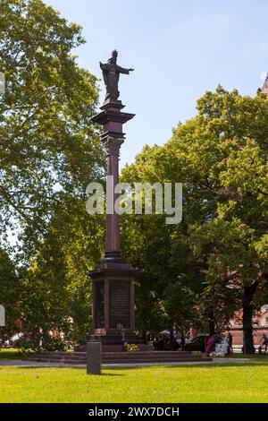 Breslavia, Polonia - 5 giugno 2019: La colonna di Cristo Re dell'Universo (polacco: Kolumna Chrystusa Króla Wszechświata) si trova presso la cattedrale Foto Stock