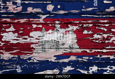 Bandiera della Cambogia dipinta su una tavola di legno grunge. Foto Stock
