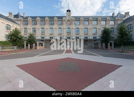 Parigi, 101 avenue de la république, Lycée Voltaire, 11° arrondissement, corte d'onore, Foto Stock