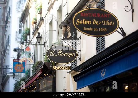 Francia, regione Ile de France, 6° arrondissement di Parigi, Cour du Commerce Saint Andre, insegna del ristorante le Procope , Foto Stock