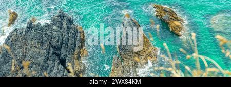 Una vista dall'alto della costa frastagliata di Lizard Point, la parte più meridionale delle isole britanniche Foto Stock