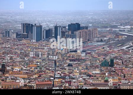 Napoli, Italia - Marzo 19 2018: Il Centro direzionale di Napoli (CDN) è un complesso urbano di grattacieli moderni situato nel quartiere di Poggioreale, nelle vicinanze Foto Stock