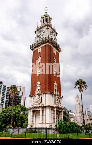 Torre Monumental (precedentemente chiamata Torre de Los Ingleses) Plaza Fuerza Aerea Argentina, Buenos Aires, Argentina. Foto Stock