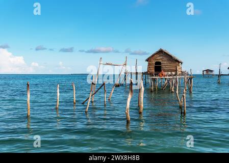 Casa palafitte Bajau Laut a Semporna Sabah Malesia Foto Stock