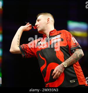 SSE Arena, Belfast, Irlanda del Nord. 28 marzo 2024. 2024 PDC Premier League Darts Belfast Night 9; Nathan Aspinall all'oche in finale contro Luke Littler Credit: Action Plus Sports/Alamy Live News Foto Stock