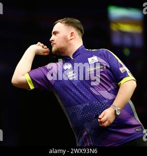 SSE Arena, Belfast, Irlanda del Nord. 28 marzo 2024. 2024 PDC Premier League Darts Belfast Night 9; Luke Littler all'oche in finale contro Nathan Aspinall Credit: Action Plus Sports/Alamy Live News Foto Stock