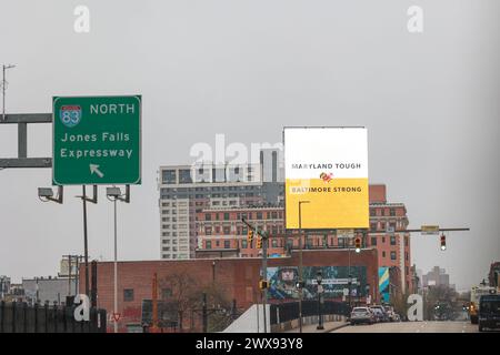 Baltimora, Stati Uniti. 28 marzo 2024. 28 marzo 2024 - Francis Scott Key Bridge, Baltimora, Maryland, Stati Uniti. Gli sforzi di ricerca per i corpi sono stati esauriti. È necessario rimuovere i detriti di calcestruzzo e acciaio per consentire ai subacquei di continuare a cercare altri resti. (Foto di Robyn Stevens Brody/Sipa USA) credito: SIPA USA/Alamy Live News Foto Stock