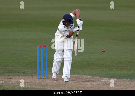 Nikhil Gorantla di Durham UCCE batté durante l'amichevole tra il Durham County Cricket Club e il Durham UCCE al Seat Unique Riverside, Chester le Street, giovedì 28 marzo 2024. (Foto: Mark Fletcher | mi News) crediti: MI News & Sport /Alamy Live News Foto Stock