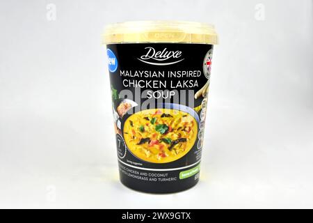 Lidl zuppa deluxe di laksa di pollo di ispirazione malese - Galles, Regno Unito - 23 marzo 2024 Foto Stock