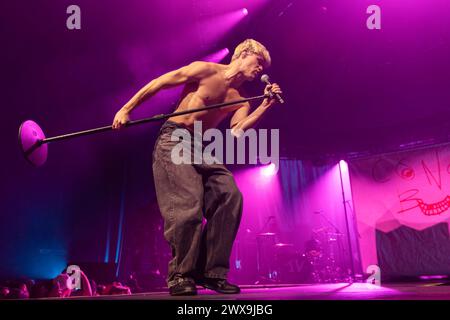 Madison, Stati Uniti. 27 marzo 2024. Singer Conor Burns al Sylvee il 27 marzo 2024, a Madison, Wisconsin (foto di Daniel DeSlover/Sipa USA) crediti: SIPA USA/Alamy Live News Foto Stock