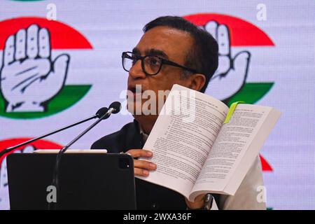 Nuova Delhi, Delhi, India. 29 marzo 2024. Il principale tesoriere del partito di opposizione indiano del Congresso Nazionale indiano, Ajay Maken, si rivolge a una conferenza stampa presso la sede del partito a nuova Delhi, in India, il 29 marzo 2024. (Credit Image: © Kabir Jhangiani/ZUMA Press Wire) SOLO PER USO EDITORIALE! Non per USO commerciale! Foto Stock