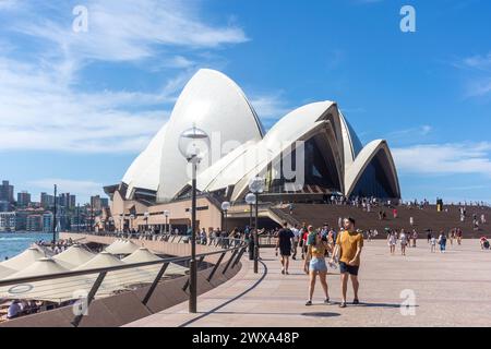 Sydney Opera House su Bennelong Point, Sydney Harbour , Sydney, New South Wales, Australia Foto Stock