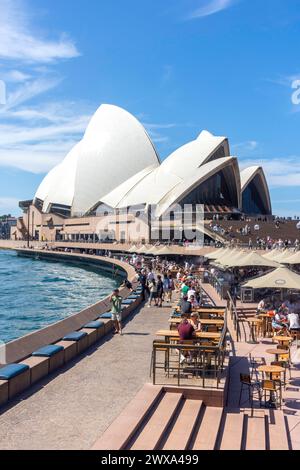 Sydney Opera House su Bennelong Point, Sydney Harbour , Sydney, New South Wales, Australia Foto Stock