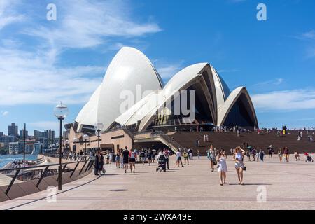 Sydney Opera House su Bennelong Point, Sydney Harbour , Sydney, New South Wales, Australia Foto Stock