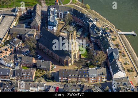 Luftbild, Wohngebiet Innenstadt e kath. Kirche St Aldegundis, Rheinpromenade, Emmerich, Emmerich am Rhein, Nordrhein-Westfalen, Deutschland ACHTUNGxMINDESTHONORARx60xEURO *** Vista aerea, zona residenziale centro città e chiesa cattolica St Aldegundis, passeggiata sul Reno, Emmerich, Emmerich am Rhein, Renania settentrionale-Vestfalia, Germania ACHTUNGxMINDESTHONORARx60xEURO Foto Stock