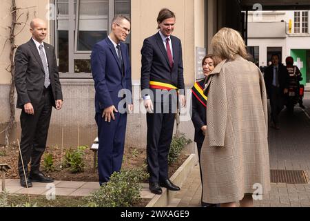 Gent, Belgio. 29 marzo 2024. Gent Mayor Mathias De Clercq, carina Van Cauter, governatore della provincia delle Fiandre orientali e regina Matilde del Belgio, nella foto durante una visita reale alla scuola alberghiera di Gent e ai suoi reparti di ristorazione, panetteria e cioccolato, venerdì 29 marzo 2024. BELGA PHOTO JAMES ARTHUR GEKIERE credito: Belga News Agency/Alamy Live News Foto Stock